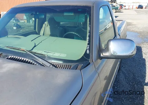 2001 Chevrolet Silverado 1500 Ls z USA, uszkodzony, nr VIN 1GCEK14T51Z118651